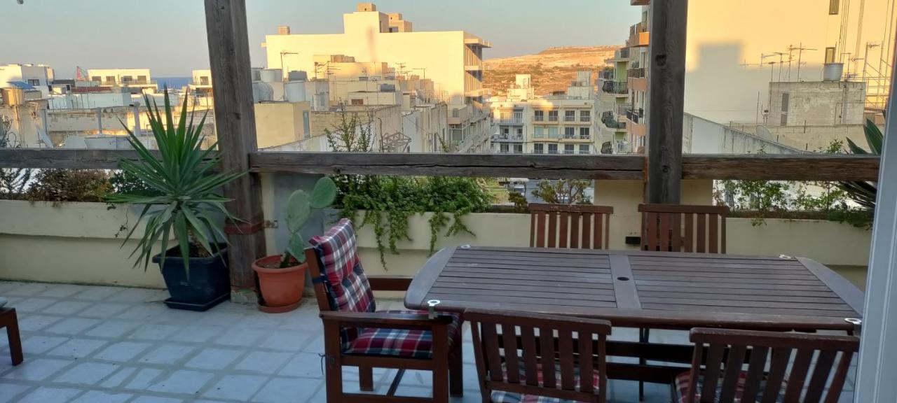 110 Sq.M. Stunning Penthouse With Large Terrace Apartman San Pawl il-Baħar Kültér fotó