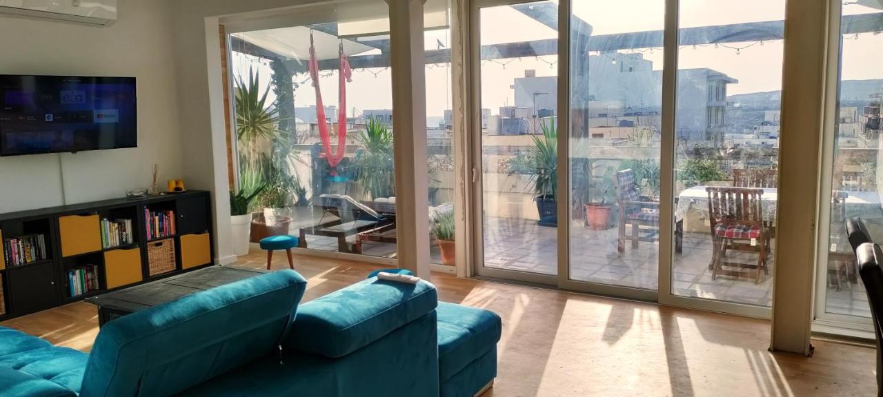 110 Sq.M. Stunning Penthouse With Large Terrace Apartman San Pawl il-Baħar Kültér fotó